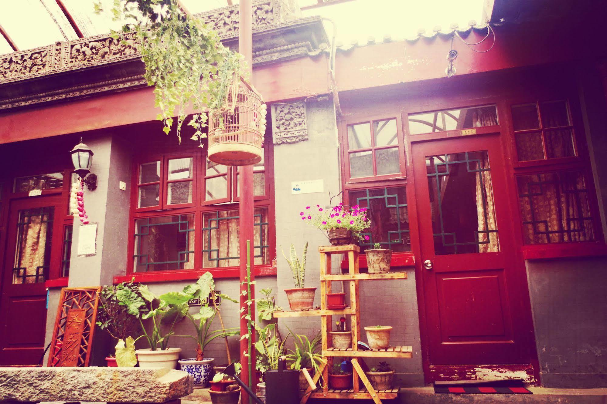 Three Legged Frog Hostel Пекин Экстерьер фото