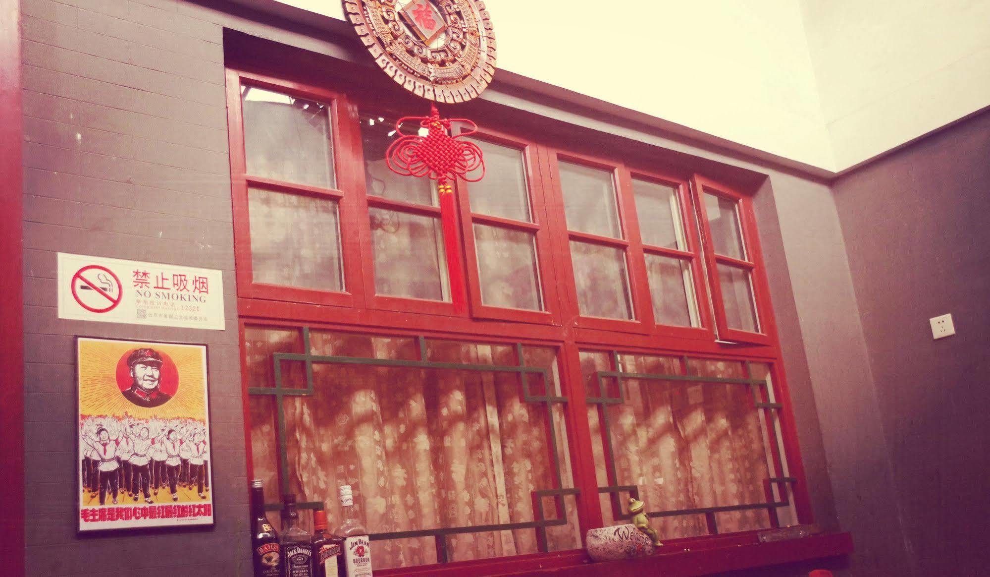 Three Legged Frog Hostel Пекин Экстерьер фото