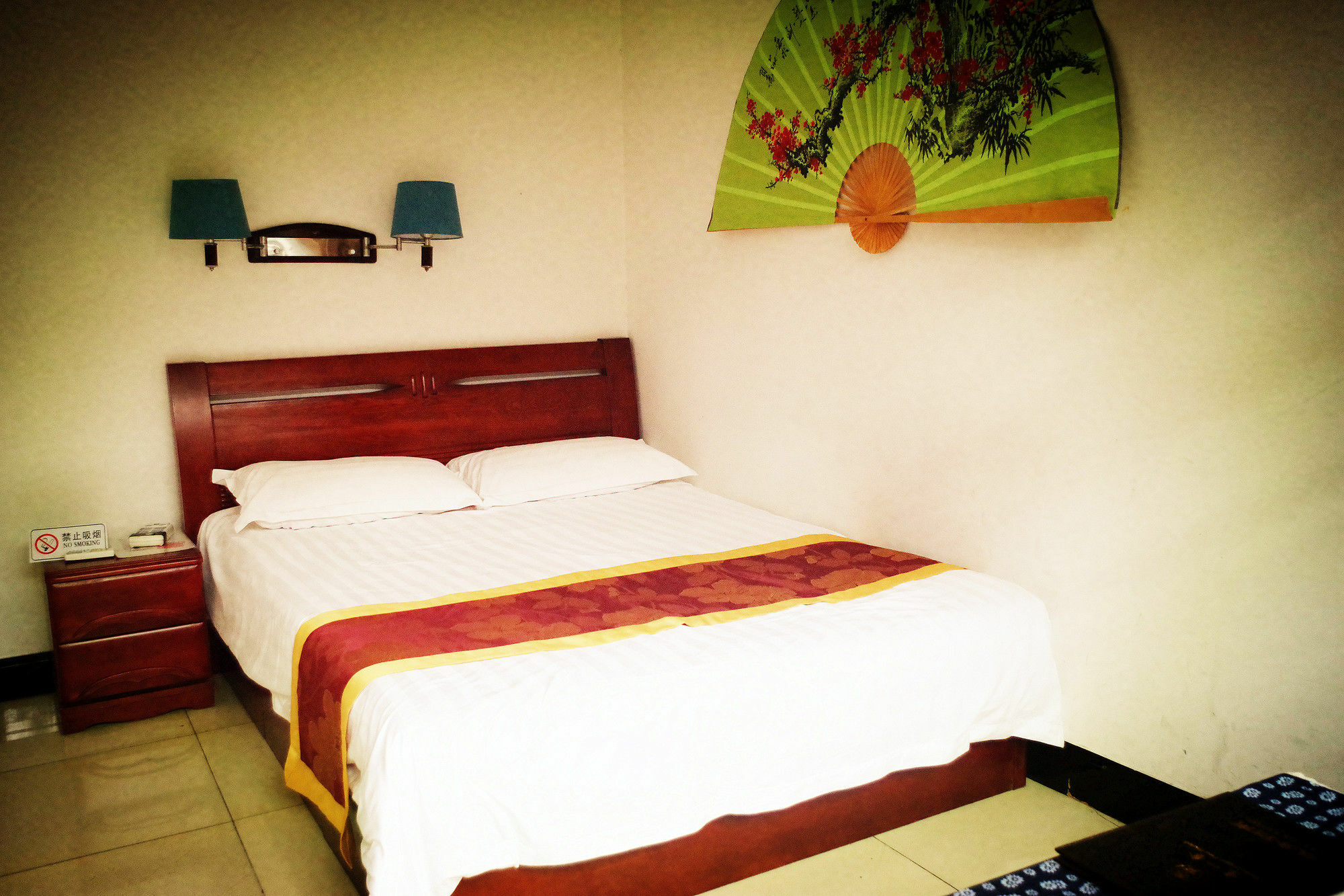 Three Legged Frog Hostel Пекин Экстерьер фото