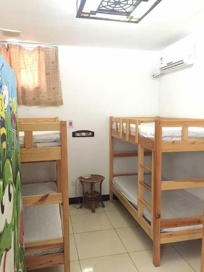 Three Legged Frog Hostel Пекин Экстерьер фото