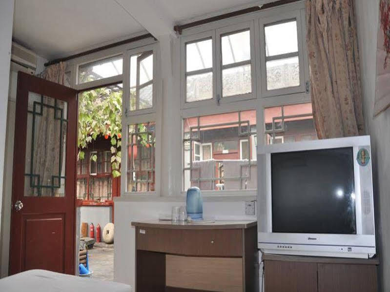 Three Legged Frog Hostel Пекин Экстерьер фото